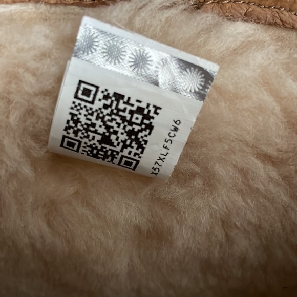 UGG Women's Michaela Chestnut Waterproof Boot Sz 9 - Picture 6 of 9